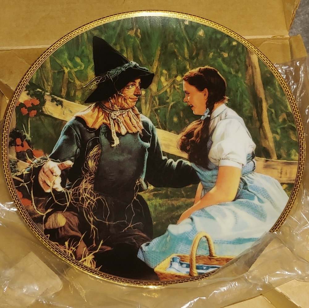 Dorothy meets the scarecrow, collectors plate